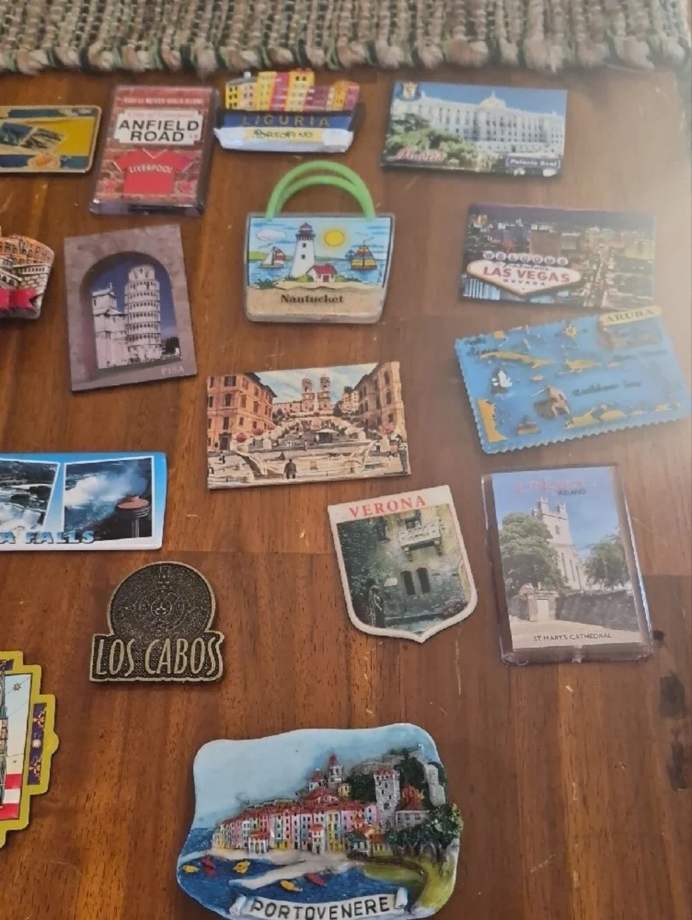 33 Piece Magnet Collection From Around The World